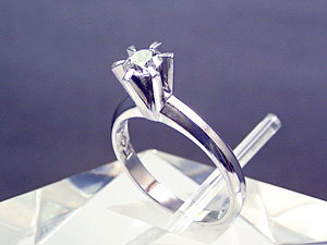 ジュエリーリフォーム前のダイヤモンド立爪
