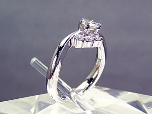 ジュエリーリフォーム　K18/WGダイヤリング手作り加工