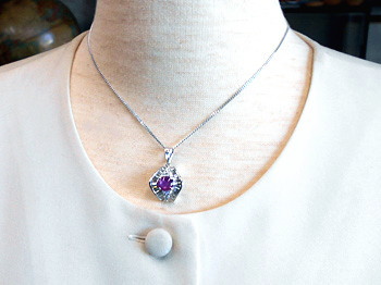 リンダ・エヴァンジェリスタ、美容整形後に容姿が損なわれたと語る